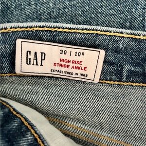 NWOT GAP Blue Denim High Rise Jeans